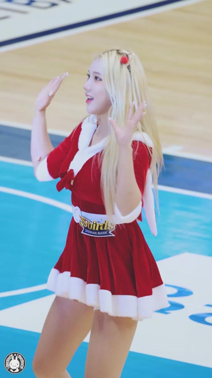 231224 치어리더 이진 직캠 비디오 썸네일 이미지