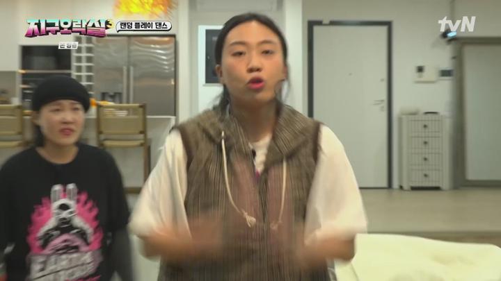 뿅뿅 지구오락실3.E09.250620.1080p.H264-F1RST 비디오 썸네일 이미지