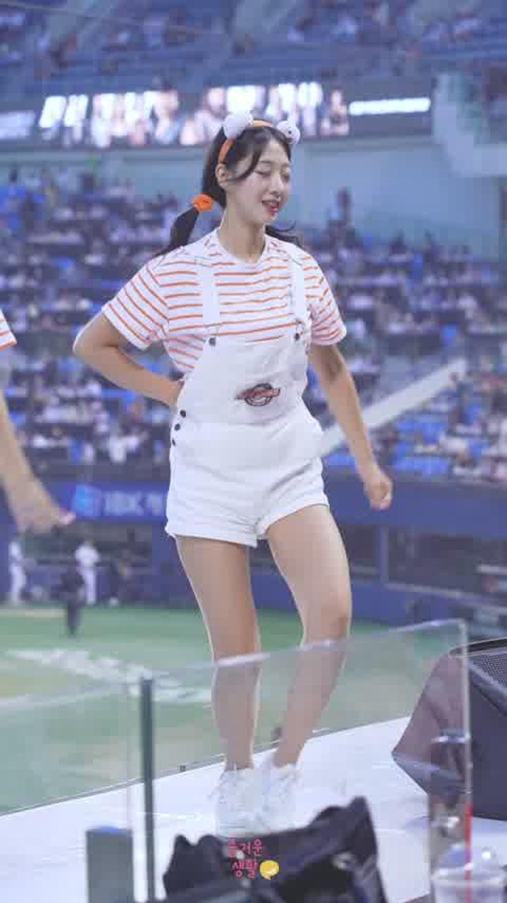 230608 치어리더 우수한 직캠 비디오 썸네일 이미지