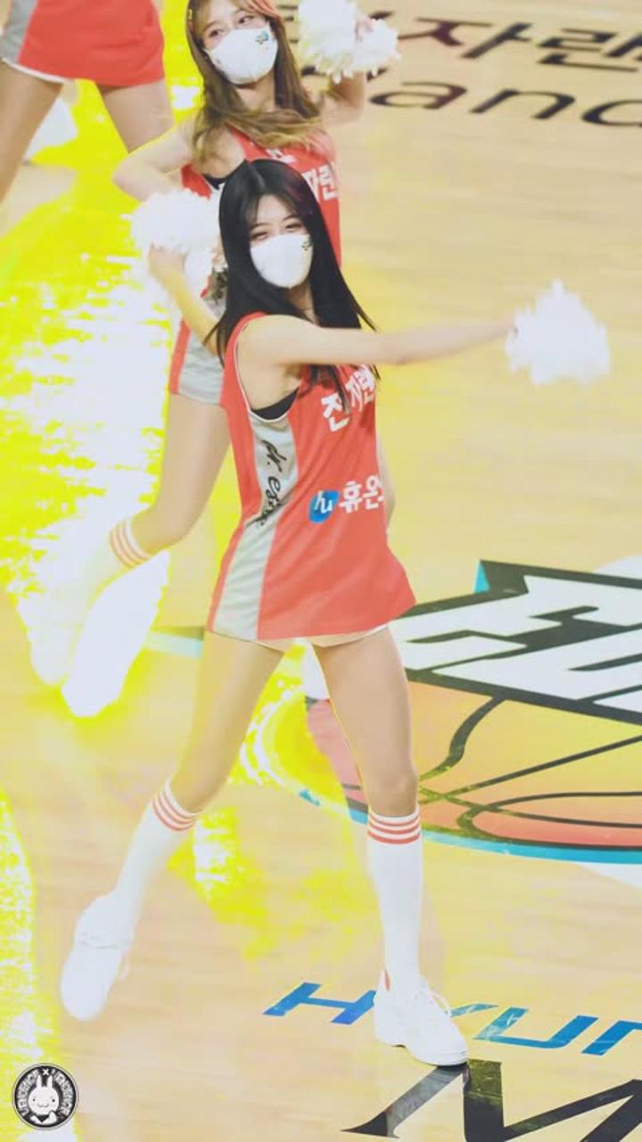 201204 치어리더 신세희 직캠 (3) 비디오 썸네일 이미지