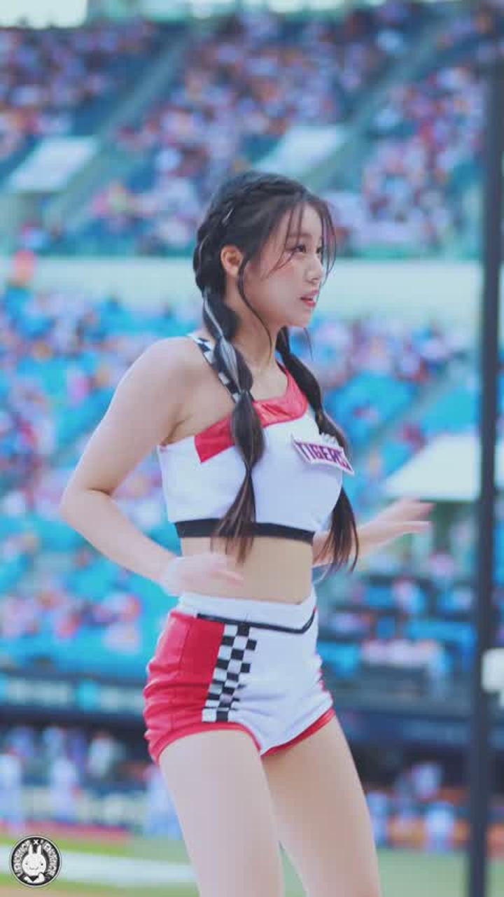240710 치어리더 유세빈 직캠 비디오 썸네일 이미지