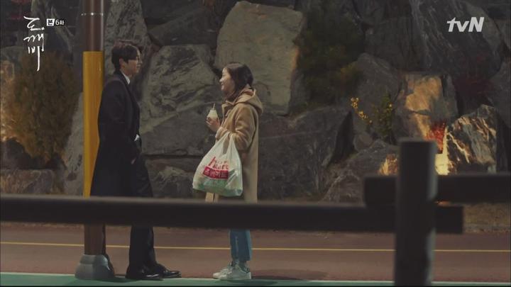 도깨비.E06.161217.1080p-NEXT 비디오 썸네일 이미지