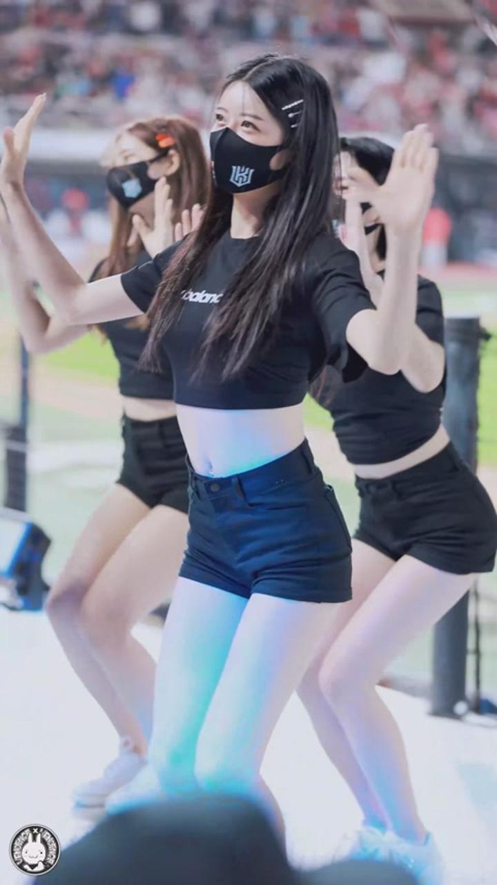 220426 치어리더 신세희 직캠 (9) 비디오 썸네일 이미지