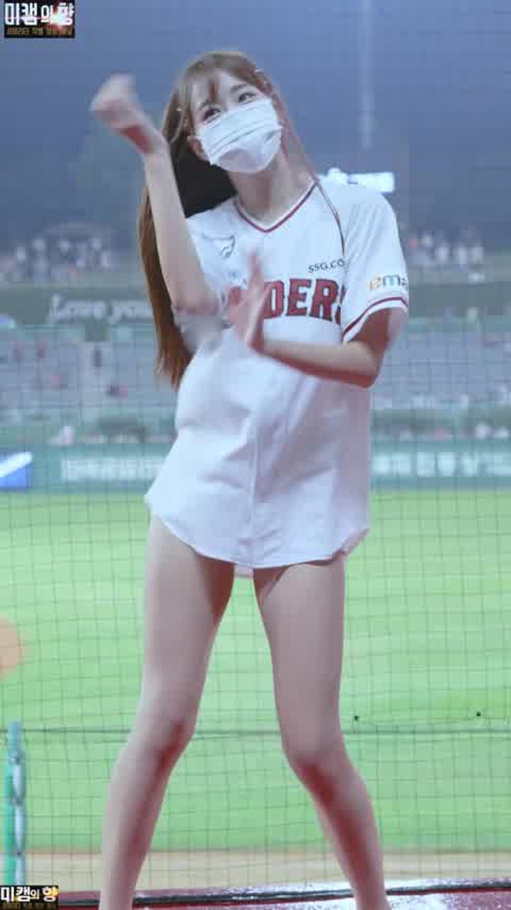 220806 치어리더 김도아 직캠 비디오 썸네일 이미지