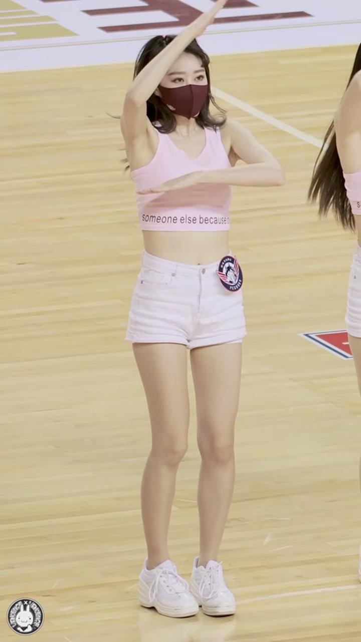 211104 치어리더 정가예 직캠 비디오 썸네일 이미지