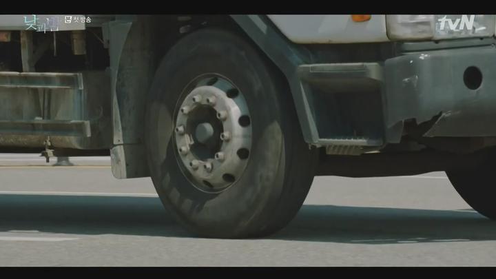 낮과 밤.E01.201130.720p-NEXT 비디오 썸네일 이미지