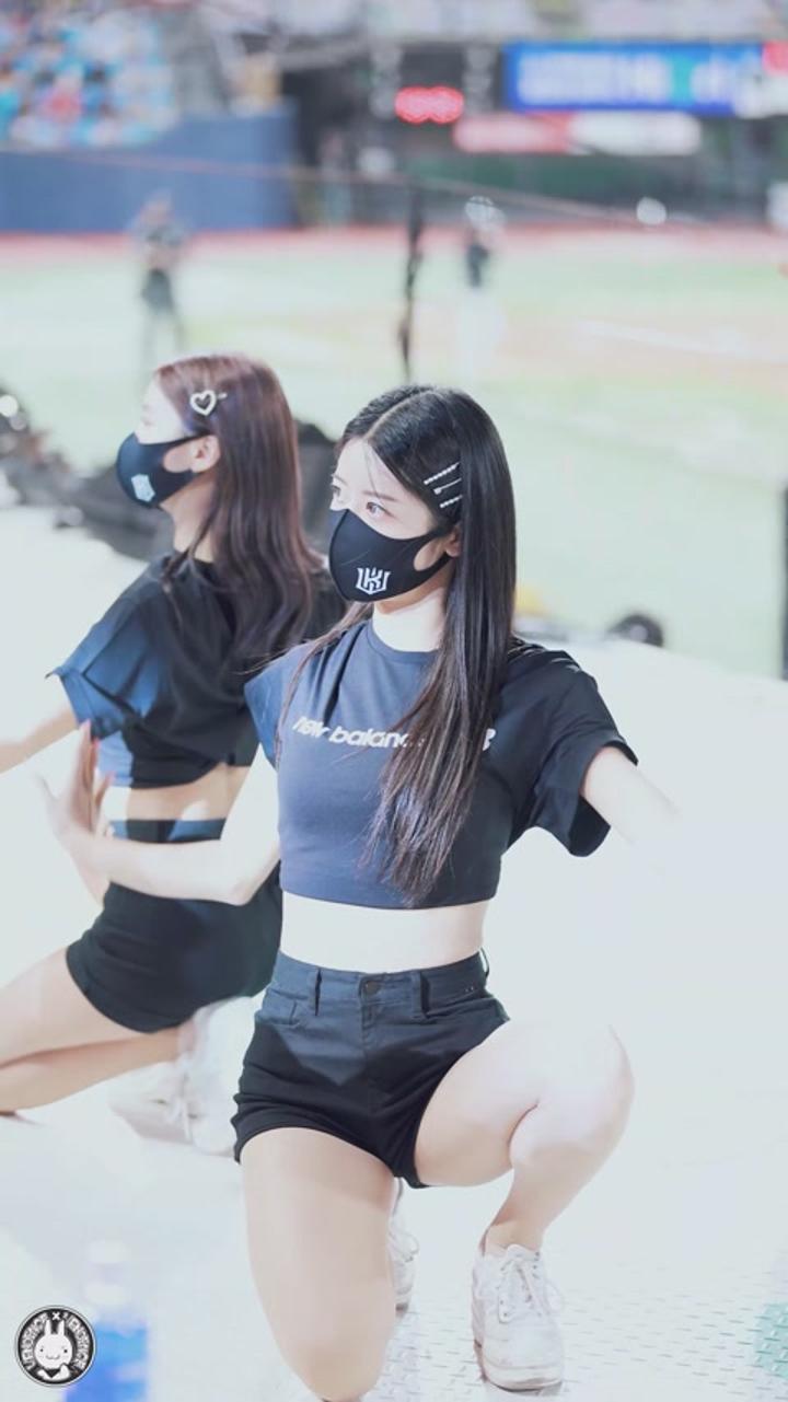 220426 치어리더 신세희 직캠 (7) 비디오 썸네일 이미지