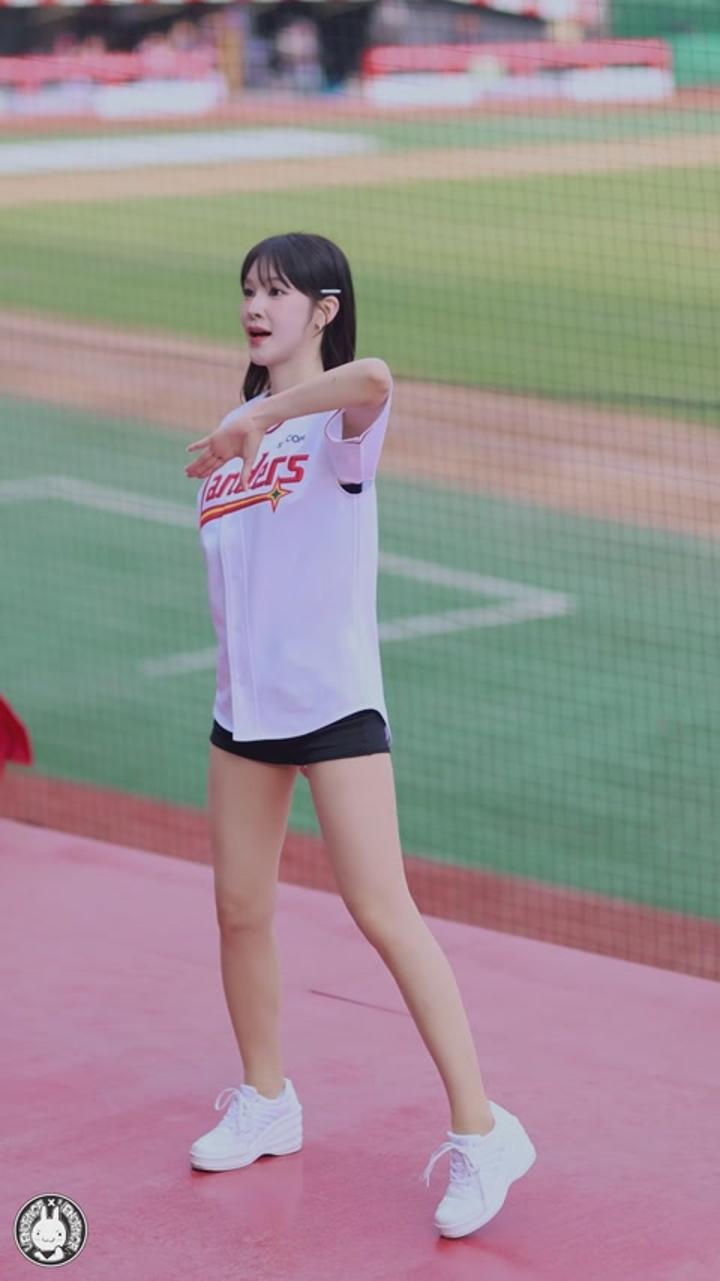240410 치어리더 유보영 직캠 비디오 썸네일 이미지