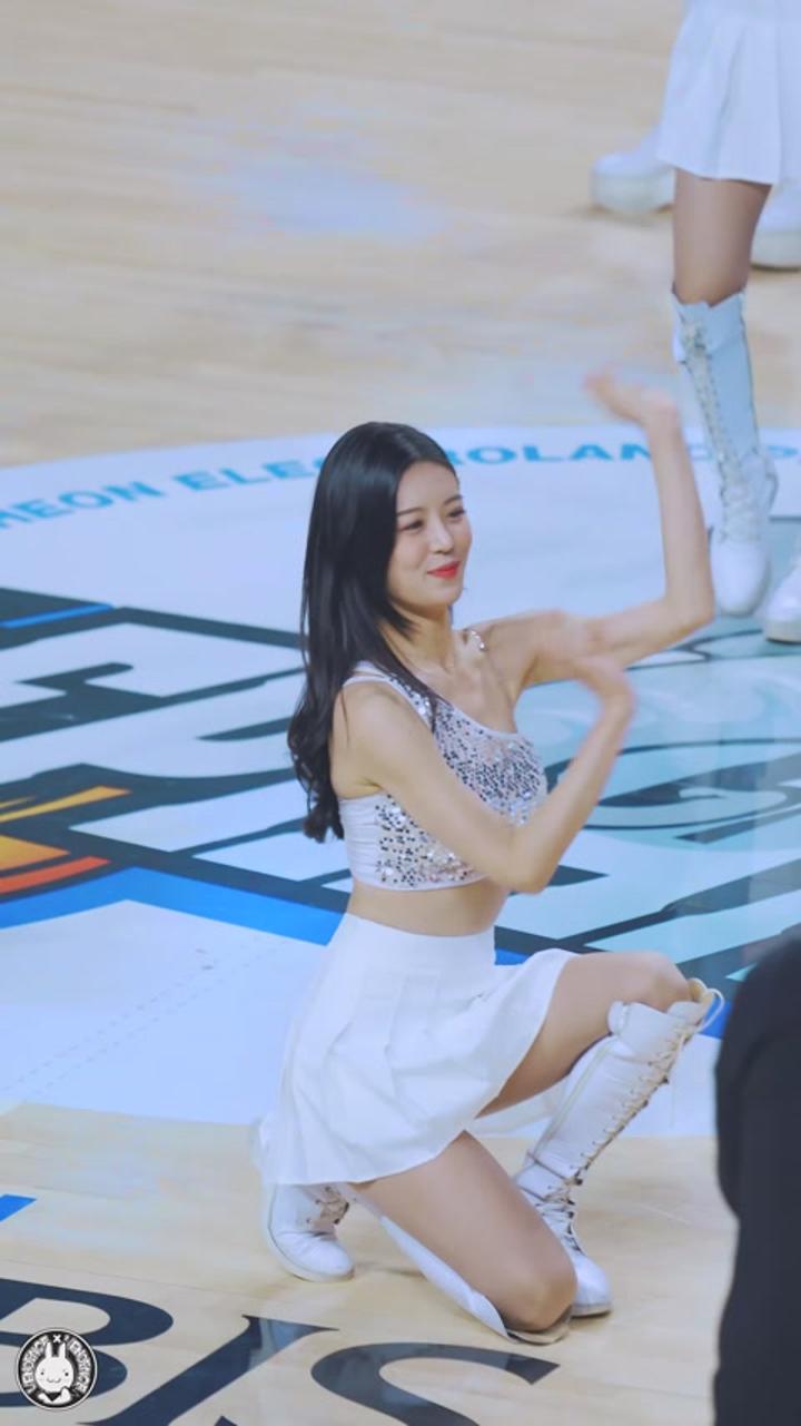 191120 치어리더 신세희 직캠 (4) 비디오 썸네일 이미지