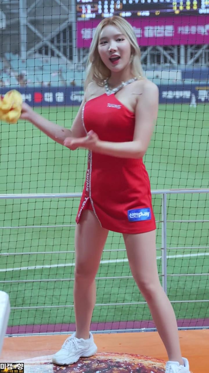 230608 치어리더 이진 직캠 비디오 썸네일 이미지