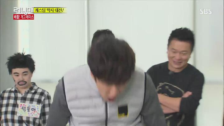 런닝맨.E273.151115.1080p-NEXT (웃찾사 출연진) 비디오 썸네일 이미지