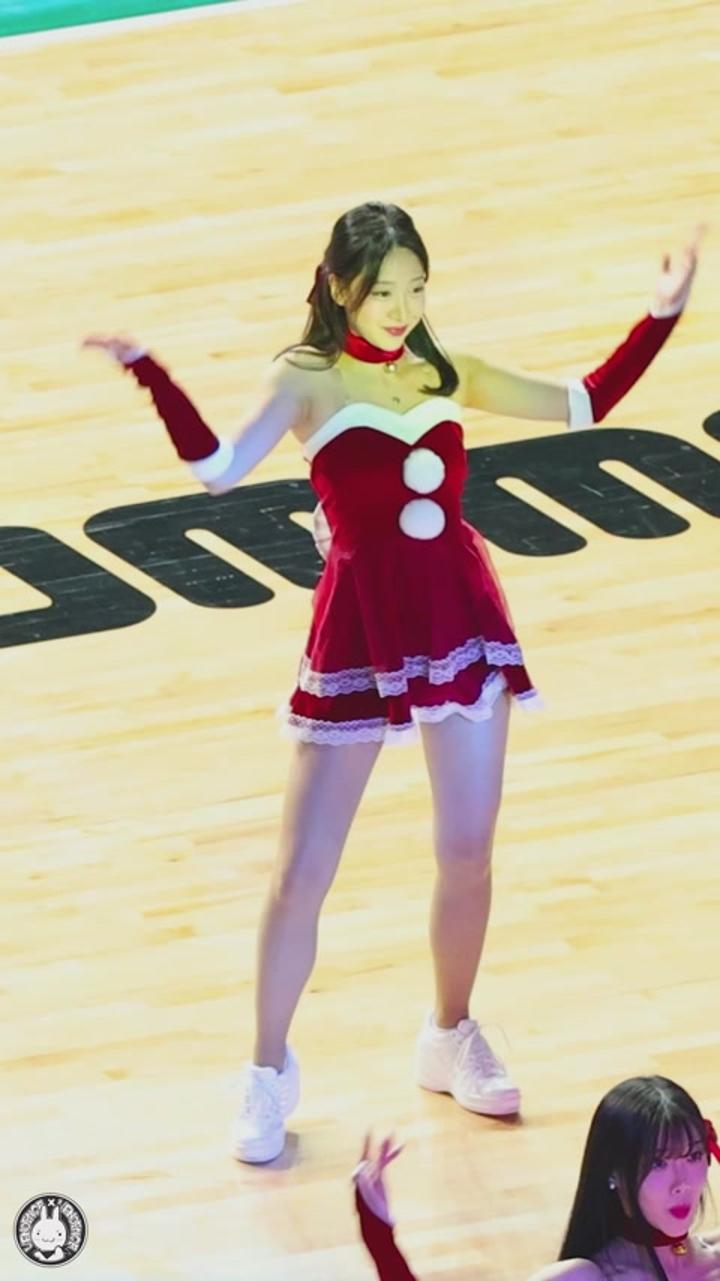 231225 치어리더 우수한 직캠 비디오 썸네일 이미지