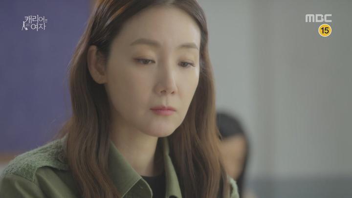 캐리어를 끄는 여자.E11.161101.720p-NEXT 비디오 썸네일 이미지