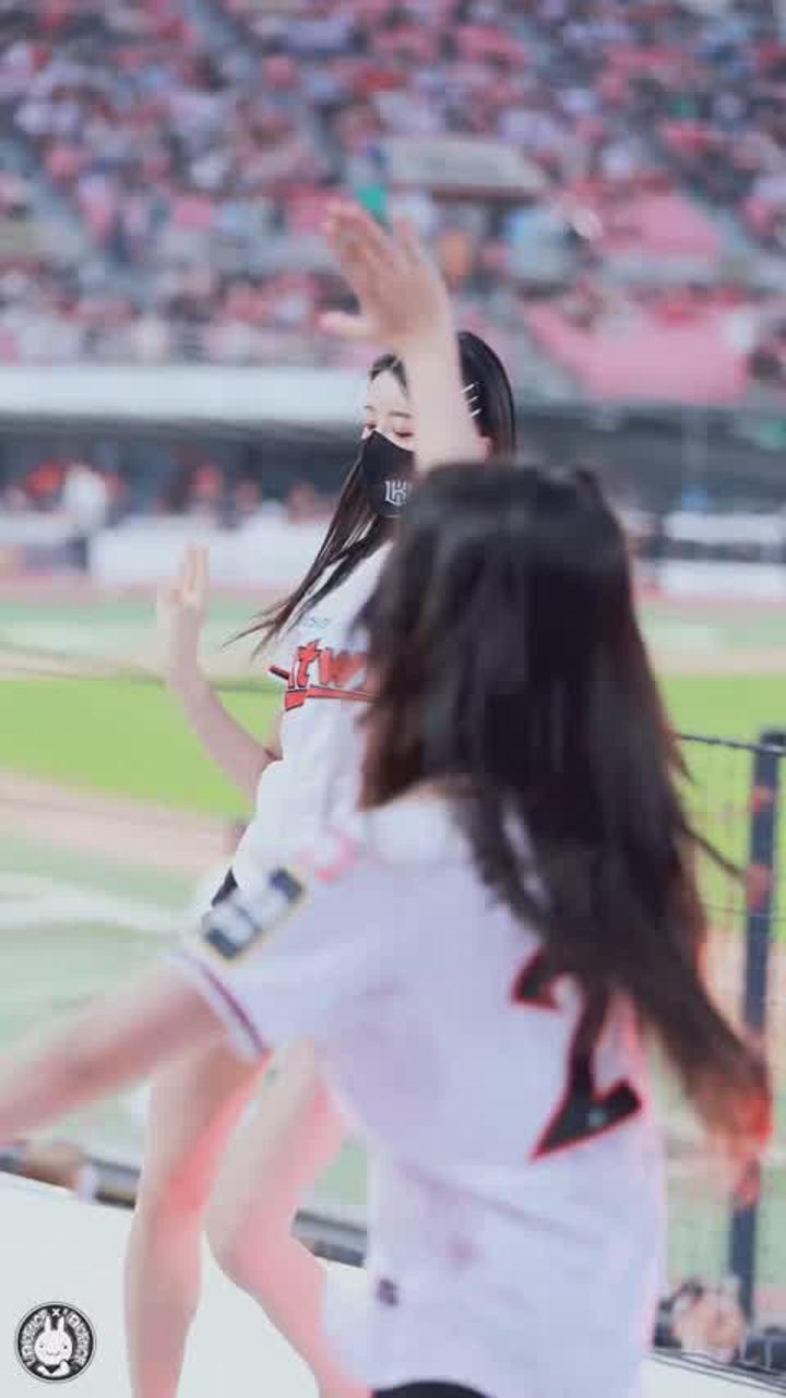 220426 치어리더 신세희 직캠 (6) 비디오 썸네일 이미지